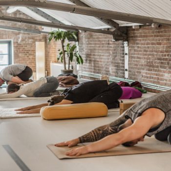 Yin yoga beoefen je bij de yogaschool in Hilversum Yogi Heroes